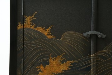 和製ヴィンテージ　在銘　輪島塗　群れ飛ぶ千鳥と波模様の茶棚　定価約240万円　(R-087052)