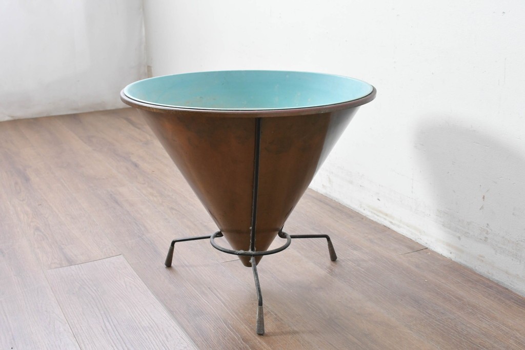 【簡易リペア限定品】　ヨーロッパヴィンテージ　北欧デザイン　ミッドセンチュリースタイルのお部屋におすすめの円錐形プランター　(R-087056)