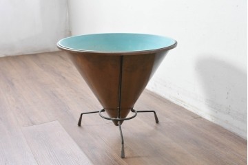 【簡易リペア限定品】　ヨーロッパヴィンテージ　北欧デザイン　ミッドセンチュリースタイルのお部屋におすすめの円錐形プランター　(R-087056)