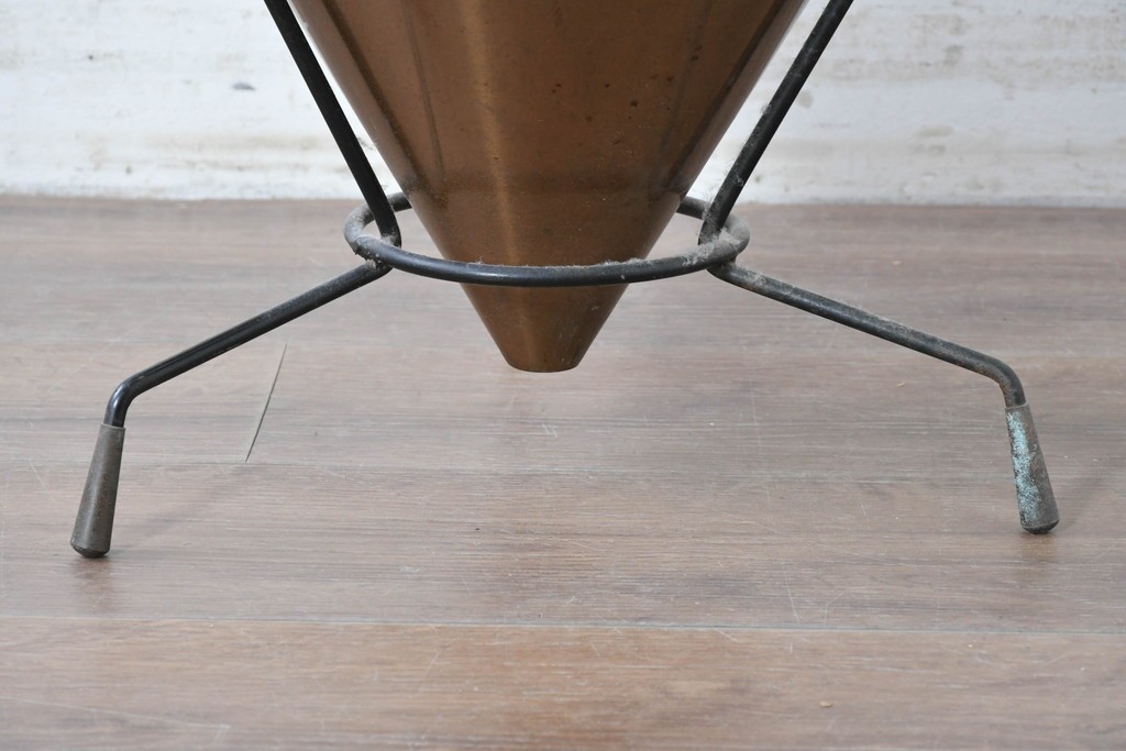 【簡易リペア限定品】　ヨーロッパヴィンテージ　北欧デザイン　ミッドセンチュリースタイルのお部屋におすすめの円錐形プランター　(R-087056)