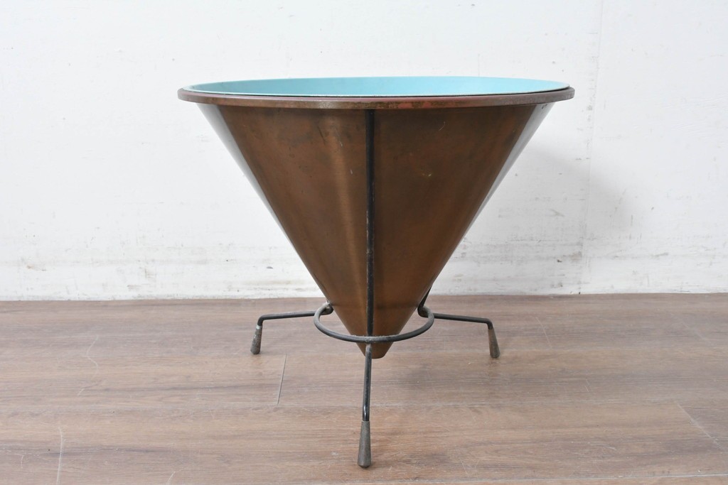 【簡易リペア限定品】　ヨーロッパヴィンテージ　北欧デザイン　ミッドセンチュリースタイルのお部屋におすすめの円錐形プランター　(R-087056)