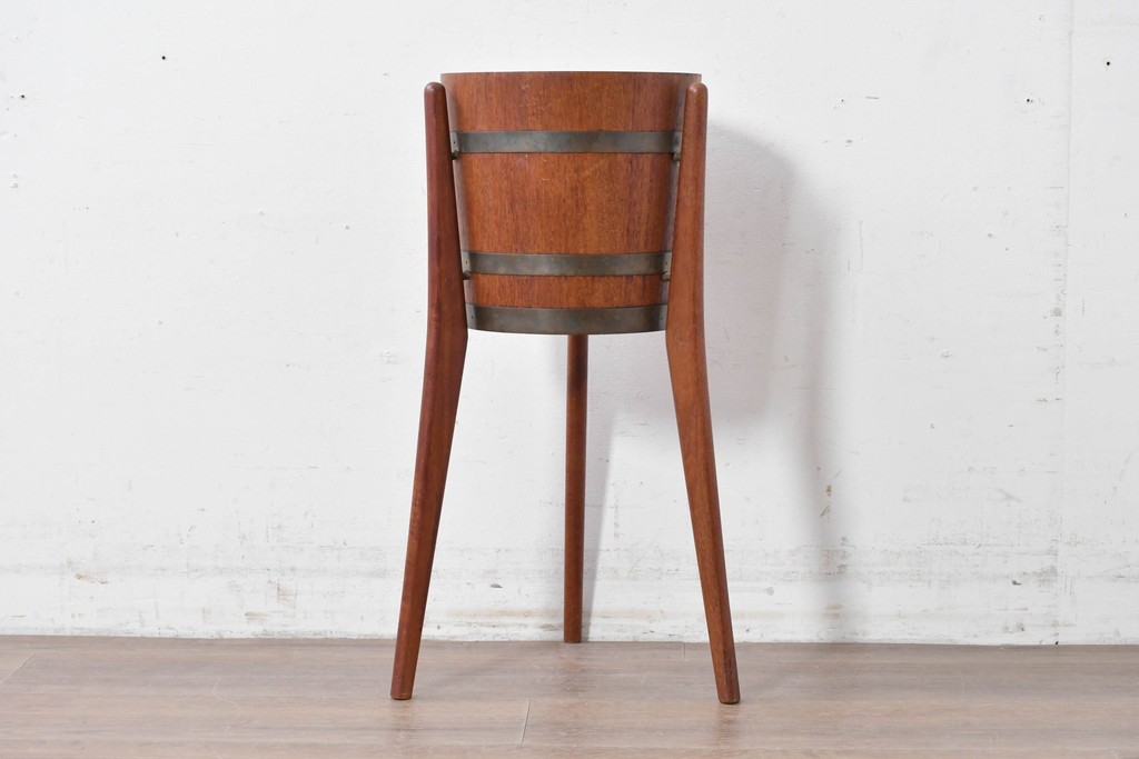 デンマークヴィンテージ　チーク材　すらりとした三本脚のフラワースタンド　(R-087059)