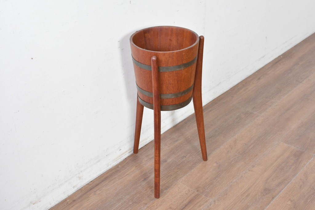 デンマークヴィンテージ　チーク材　すらりとした三本脚のフラワースタンド　(R-087059)