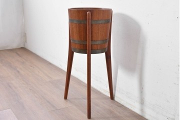 デンマークヴィンテージ　チーク材　すらりとした三本脚のフラワースタンド　(R-087059)