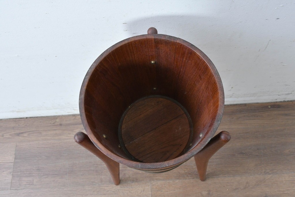 デンマークヴィンテージ　チーク材　すらりとした三本脚のフラワースタンド　(R-087059)