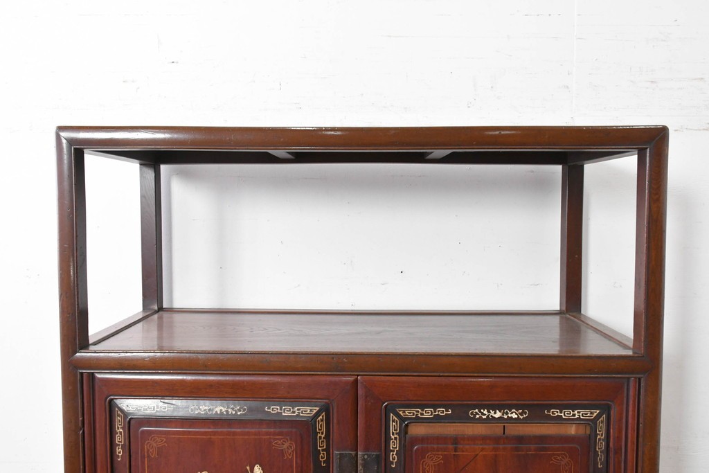 和製アンティーク　明治大正期　高級品　象嵌細工(花・蝶・笹・鳥の図)が美しい飾り棚　(R-087061)