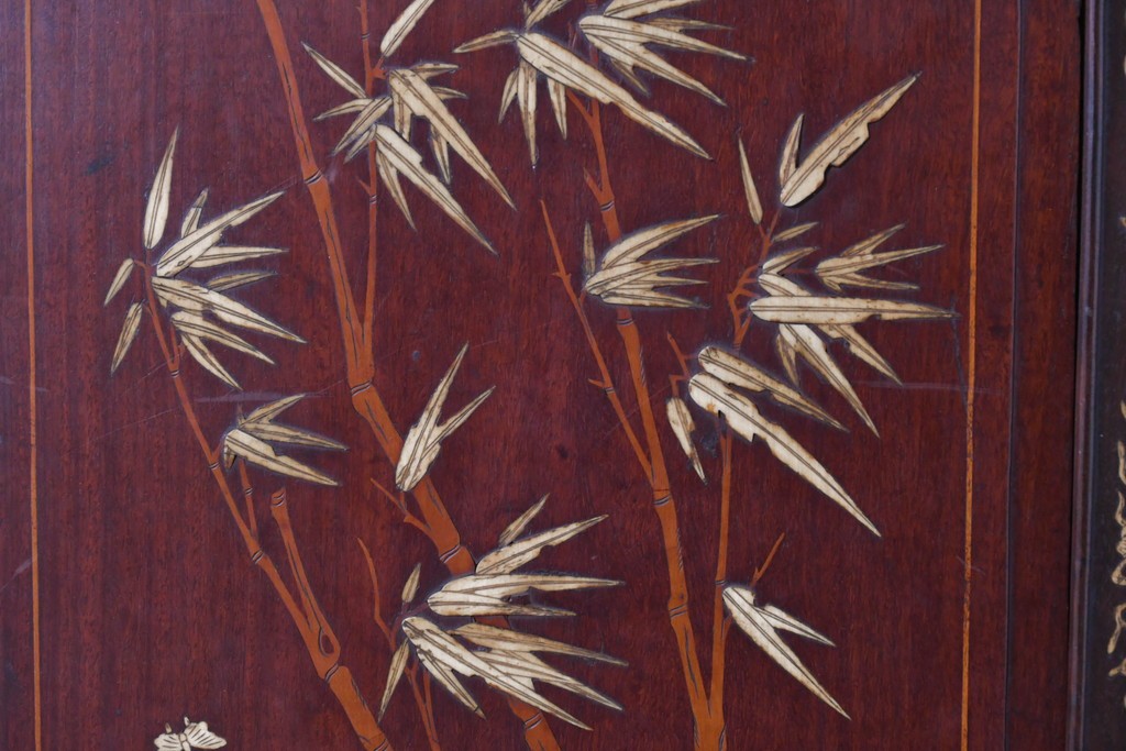 和製アンティーク　明治大正期　高級品　象嵌細工(花・蝶・笹・鳥の図)が美しい飾り棚　(R-087061)