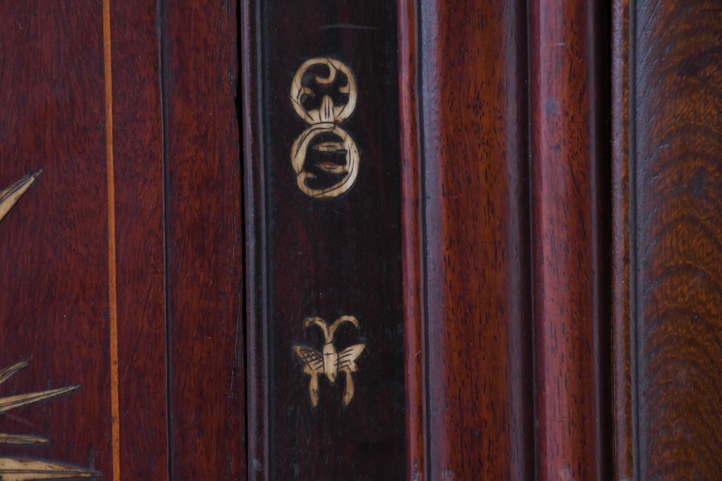 和製アンティーク　明治大正期　高級品　象嵌細工(花・蝶・笹・鳥の図)が美しい飾り棚　(R-087061)