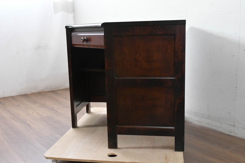 中古　北海道民芸家具　重厚感のある佇まいのコーナーデスク　(R-087062)