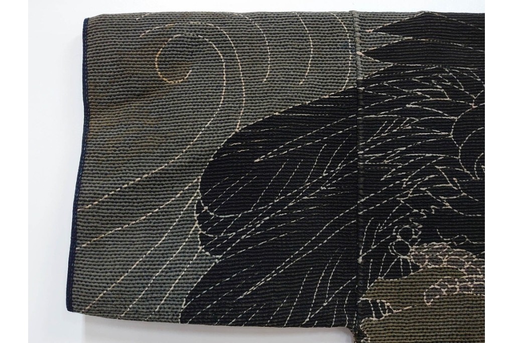 波濤に舞い降りる鷹図が迫力ある刺し子の火消し半纏　(R-087072)