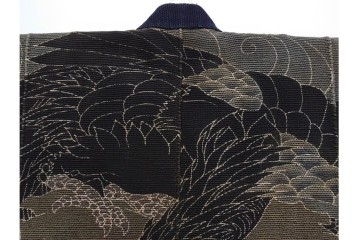 波濤に舞い降りる鷹図が迫力ある刺し子の火消し半纏　(R-087072)