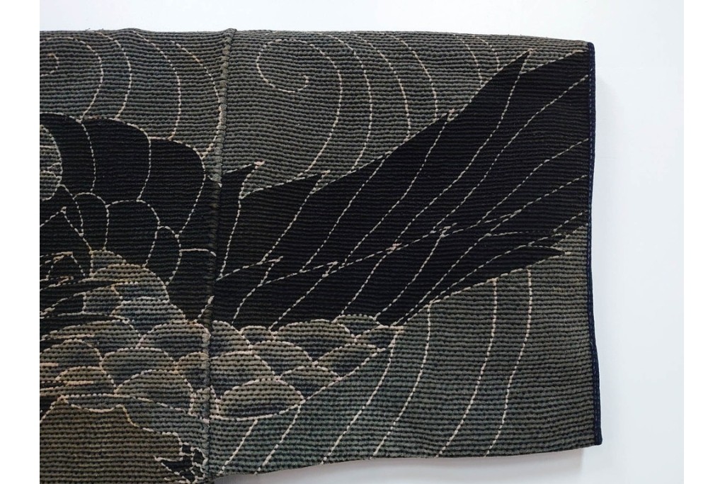 波濤に舞い降りる鷹図が迫力ある刺し子の火消し半纏　(R-087072)