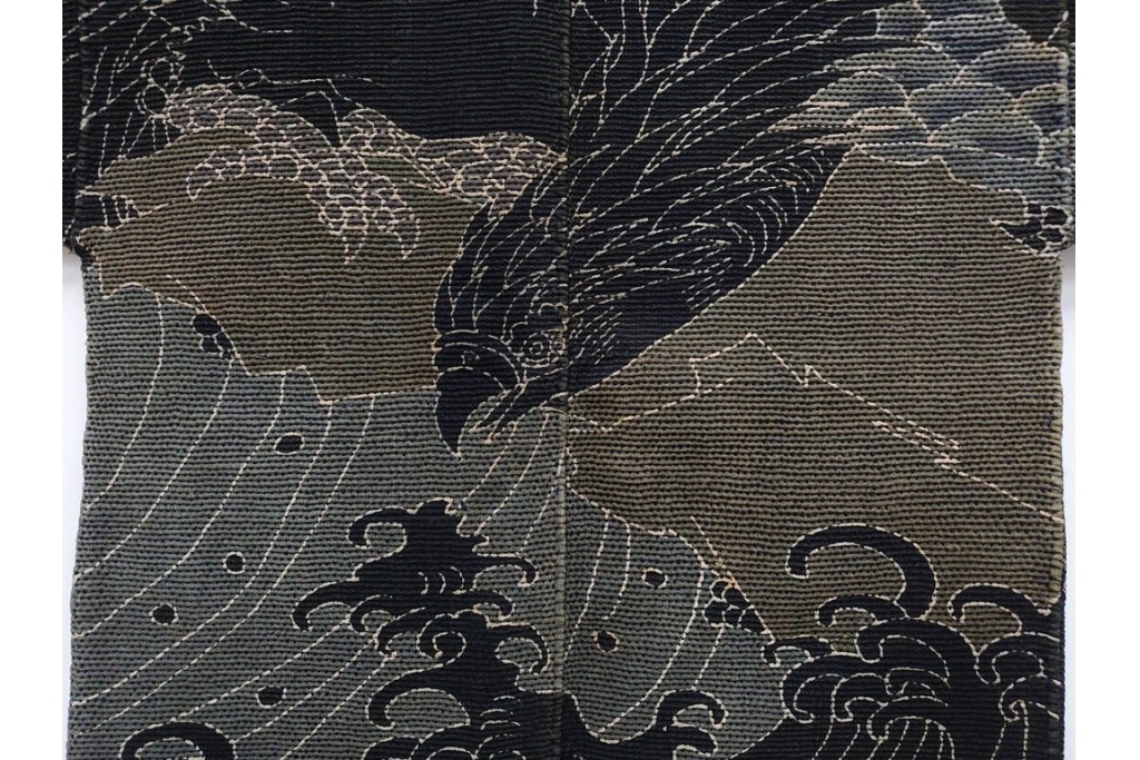 波濤に舞い降りる鷹図が迫力ある刺し子の火消し半纏　(R-087072)