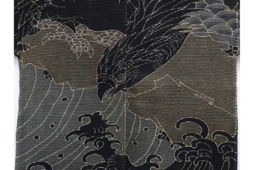 波濤に舞い降りる鷹図が迫力ある刺し子の火消し半纏　(R-087072)