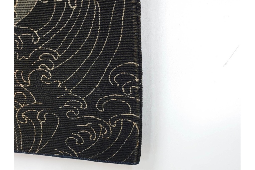 波濤に舞い降りる鷹図が迫力ある刺し子の火消し半纏　(R-087072)