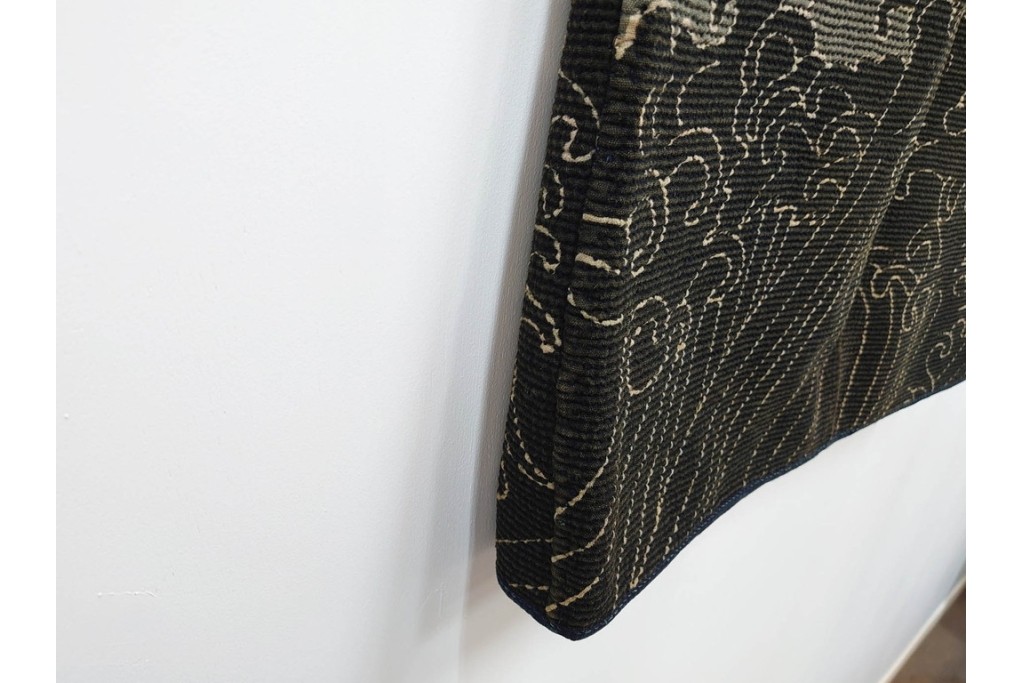 波濤に舞い降りる鷹図が迫力ある刺し子の火消し半纏　(R-087072)