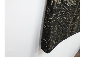 波濤に舞い降りる鷹図が迫力ある刺し子の火消し半纏　(R-087072)