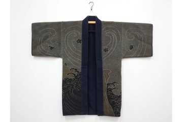 波濤に舞い降りる鷹図が迫力ある刺し子の火消し半纏　(R-087072)