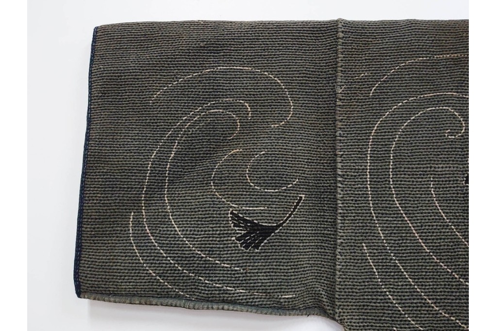 波濤に舞い降りる鷹図が迫力ある刺し子の火消し半纏　(R-087072)