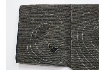 波濤に舞い降りる鷹図が迫力ある刺し子の火消し半纏　(R-087072)