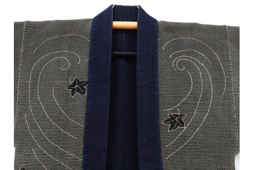 波濤に舞い降りる鷹図が迫力ある刺し子の火消し半纏　(R-087072)