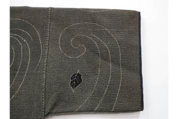 波濤に舞い降りる鷹図が迫力ある刺し子の火消し半纏　(R-087072)