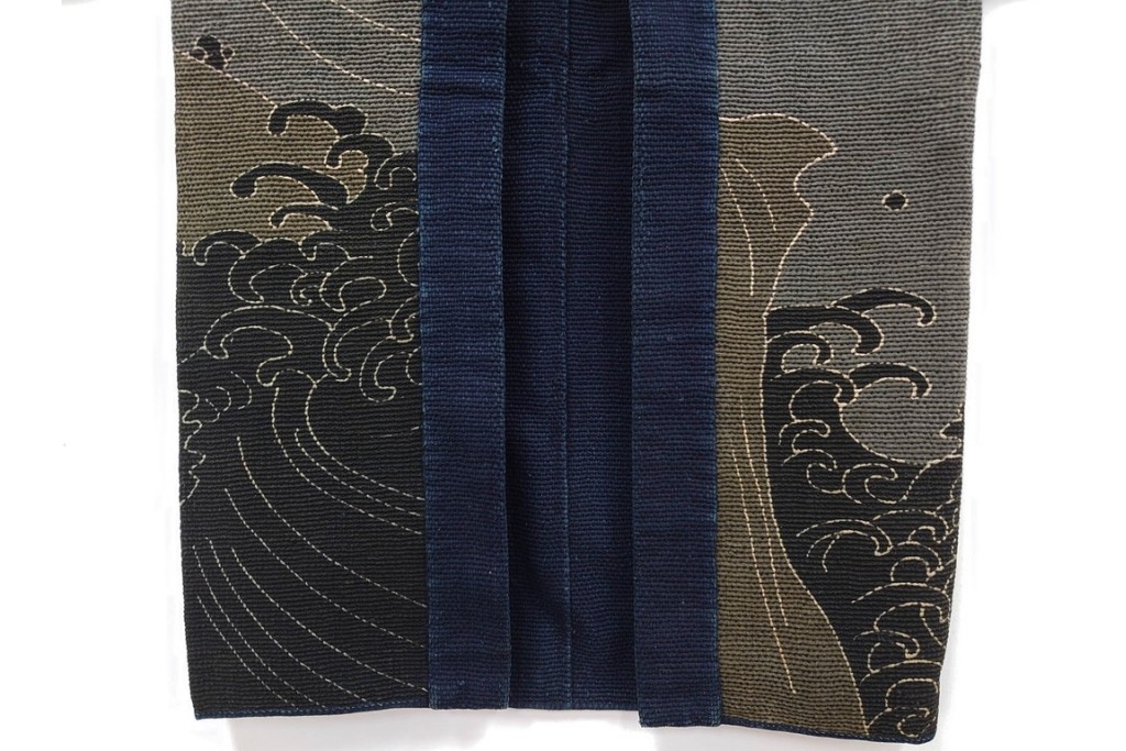 波濤に舞い降りる鷹図が迫力ある刺し子の火消し半纏　(R-087072)