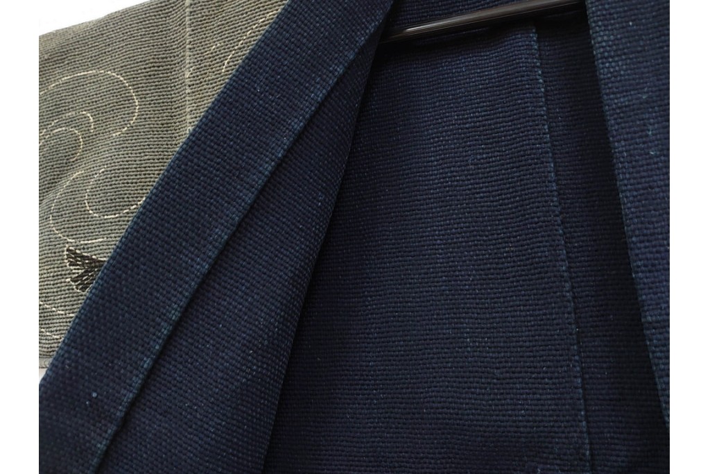 波濤に舞い降りる鷹図が迫力ある刺し子の火消し半纏　(R-087072)