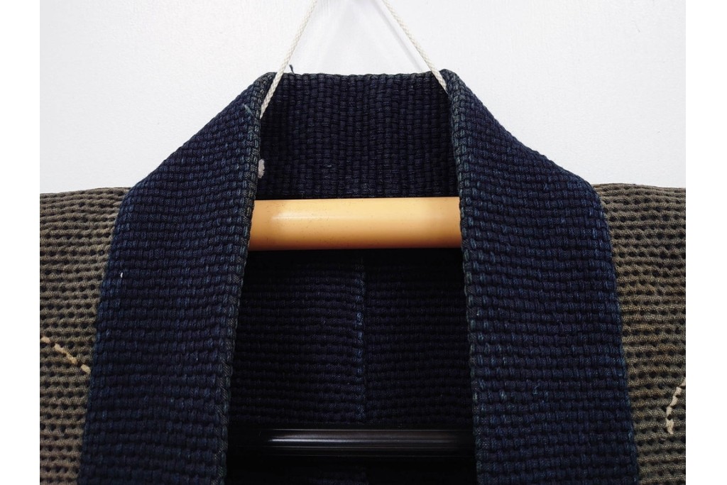 波濤に舞い降りる鷹図が迫力ある刺し子の火消し半纏　(R-087072)