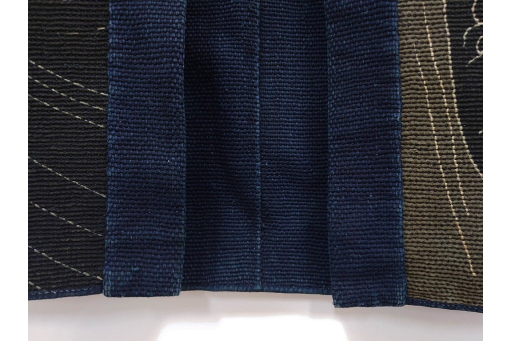 波濤に舞い降りる鷹図が迫力ある刺し子の火消し半纏　(R-087072)