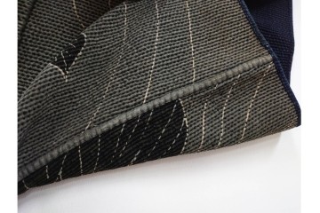 波濤に舞い降りる鷹図が迫力ある刺し子の火消し半纏　(R-087072)