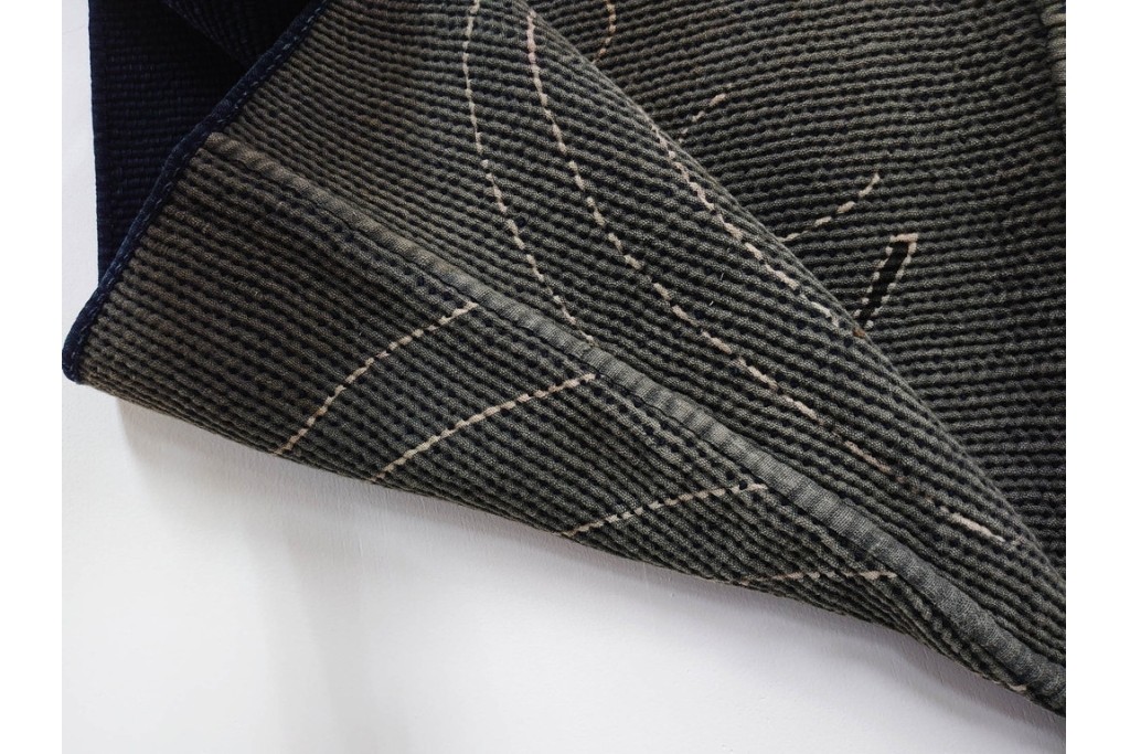 波濤に舞い降りる鷹図が迫力ある刺し子の火消し半纏　(R-087072)