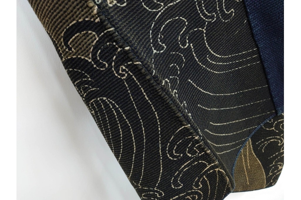 波濤に舞い降りる鷹図が迫力ある刺し子の火消し半纏　(R-087072)