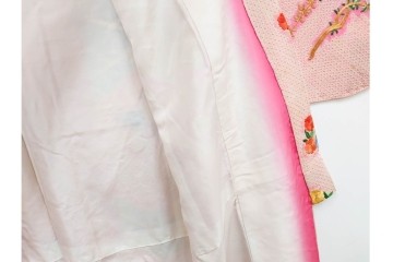 アンティーク　正絹(縮緬)　絞りと刺繍の毬文様が愛らしい子供用の着物　(R-087073)