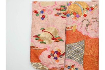 アンティーク　正絹(縮緬)　絞りと刺繍の毬文様が愛らしい子供用の着物　(R-087073)