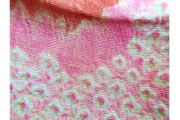 アンティーク　正絹(縮緬)　絞りと刺繍の毬文様が愛らしい子供用の着物　(R-087073)