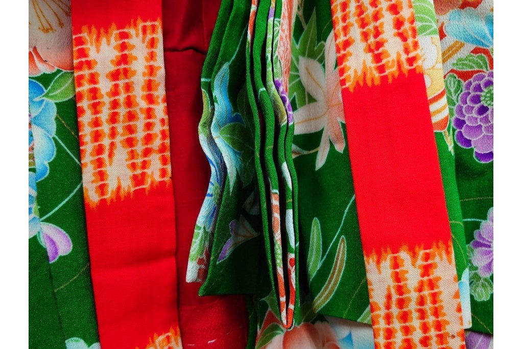 昭和初期　アンティーク　錦紗縮緬　緑地に花扇文様の華やかな子供用着物　(R-087074)