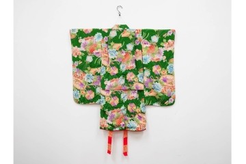 昭和初期　アンティーク　錦紗縮緬　緑地に花扇文様の華やかな子供用着物　(R-087074)