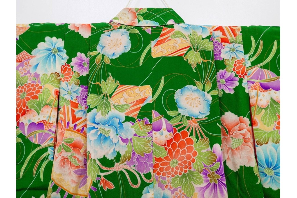 昭和初期　アンティーク　錦紗縮緬　緑地に花扇文様の華やかな子供用着物　(R-087074)