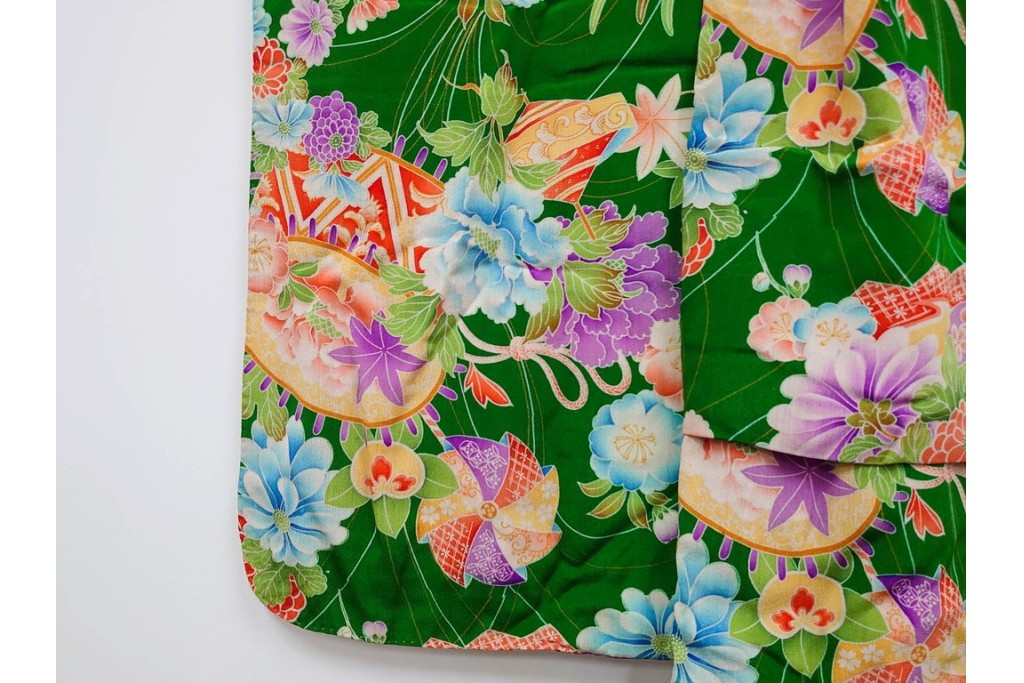 昭和初期　アンティーク　錦紗縮緬　緑地に花扇文様の華やかな子供用着物　(R-087074)