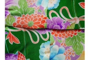 昭和初期　アンティーク　錦紗縮緬　緑地に花扇文様の華やかな子供用着物　(R-087074)