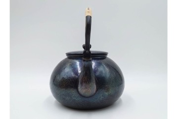 玉川堂　銅製　紫金色鎚肌の湯沸　共箱付き　(R-087075)