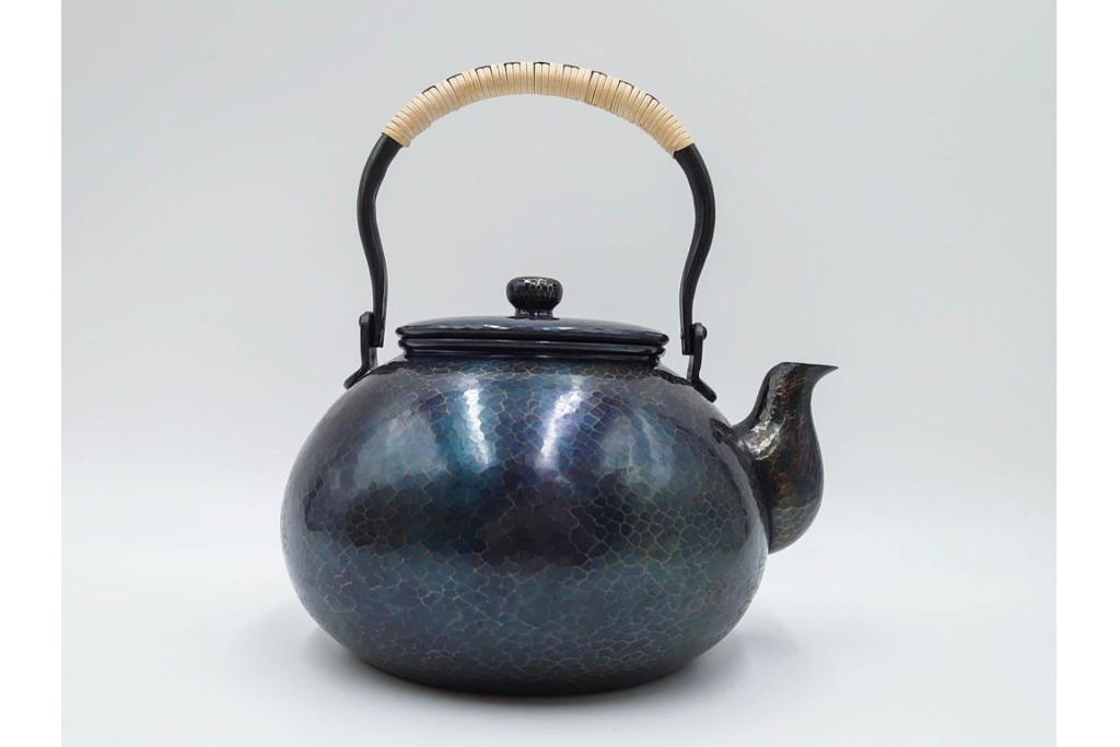 玉川堂　銅製　紫金色鎚肌の湯沸　共箱付き　(R-087075)