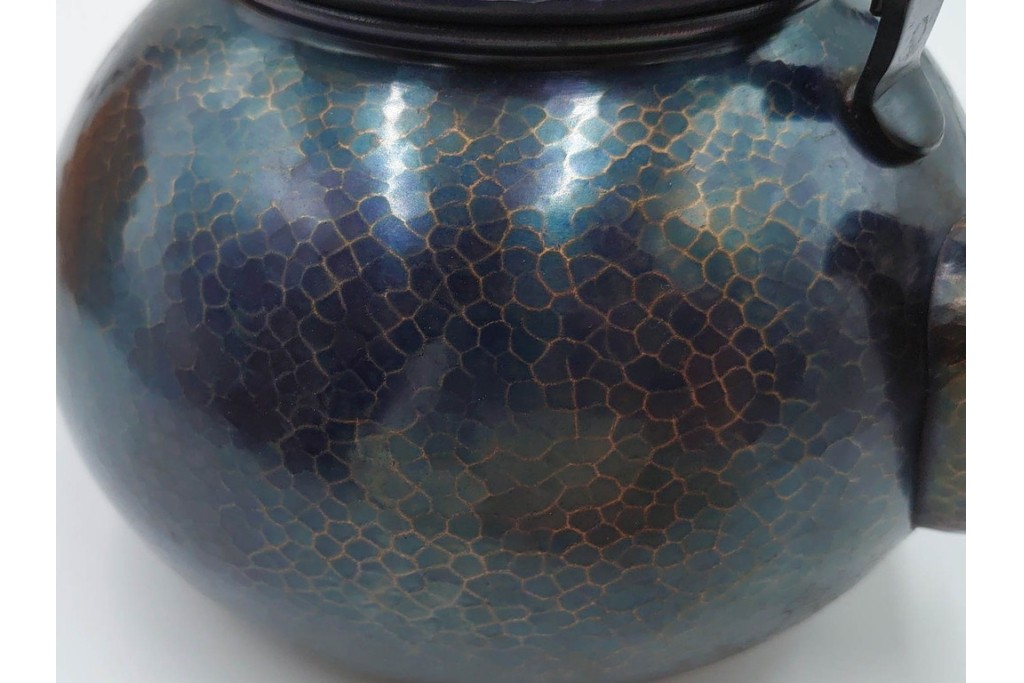 玉川堂　銅製　紫金色鎚肌の湯沸　共箱付き　(R-087075)