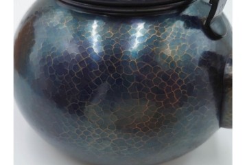 玉川堂　銅製　紫金色鎚肌の湯沸　共箱付き　(R-087075)