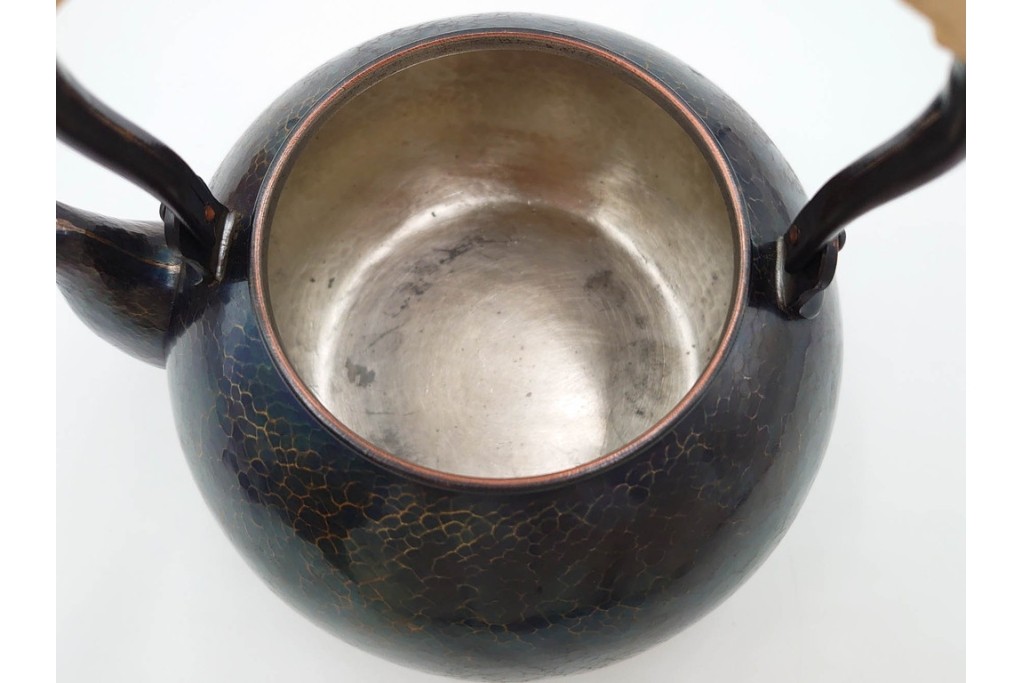 玉川堂　銅製　紫金色鎚肌の湯沸　共箱付き　(R-087075)