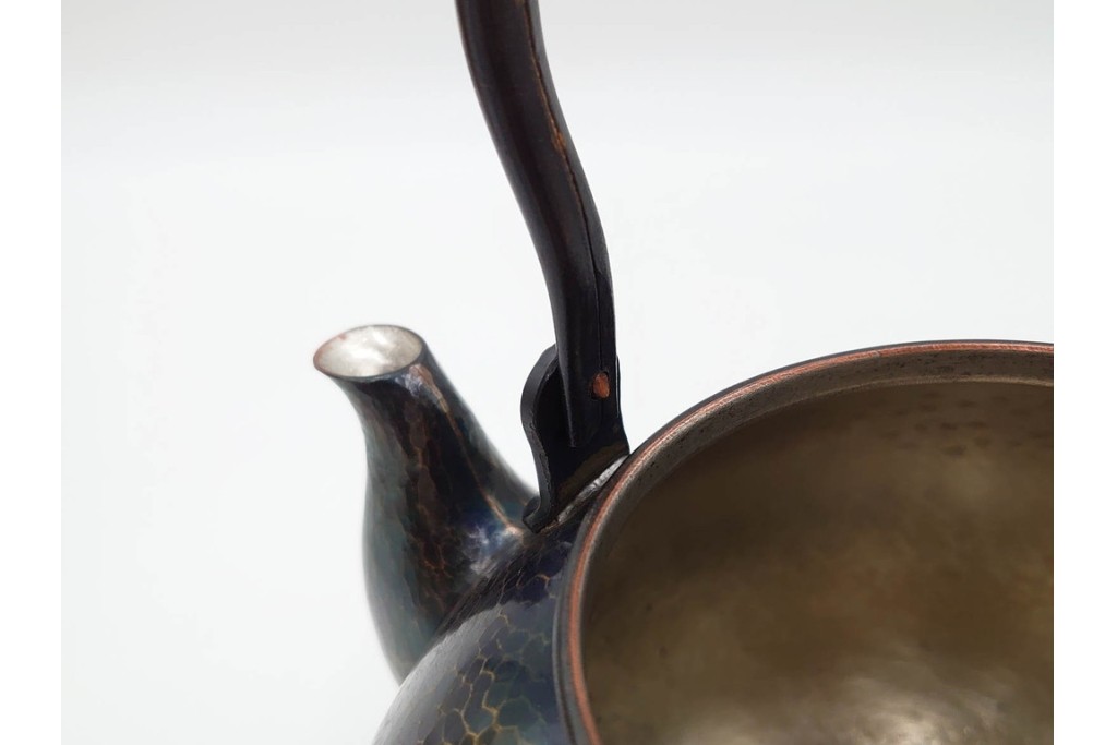 玉川堂　銅製　紫金色鎚肌の湯沸　共箱付き　(R-087075)