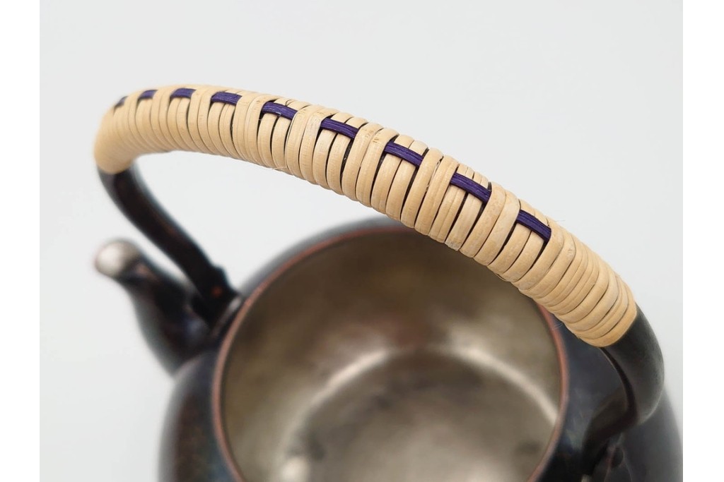 玉川堂　銅製　紫金色鎚肌の湯沸　共箱付き　(R-087075)