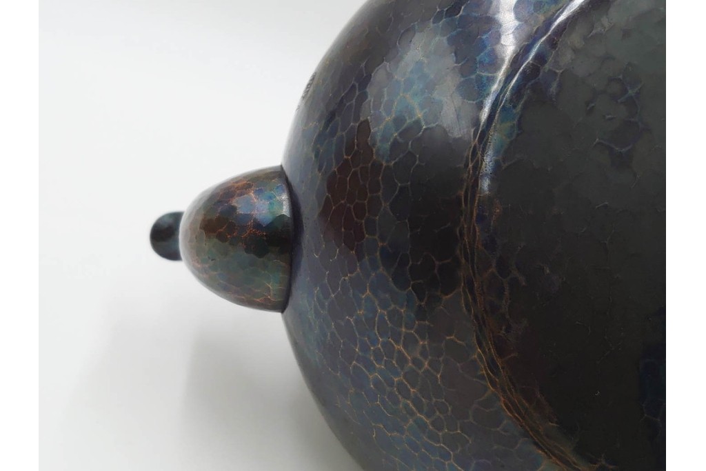 玉川堂　銅製　紫金色鎚肌の湯沸　共箱付き　(R-087075)