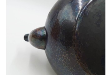 玉川堂　銅製　紫金色鎚肌の湯沸　共箱付き　(R-087075)